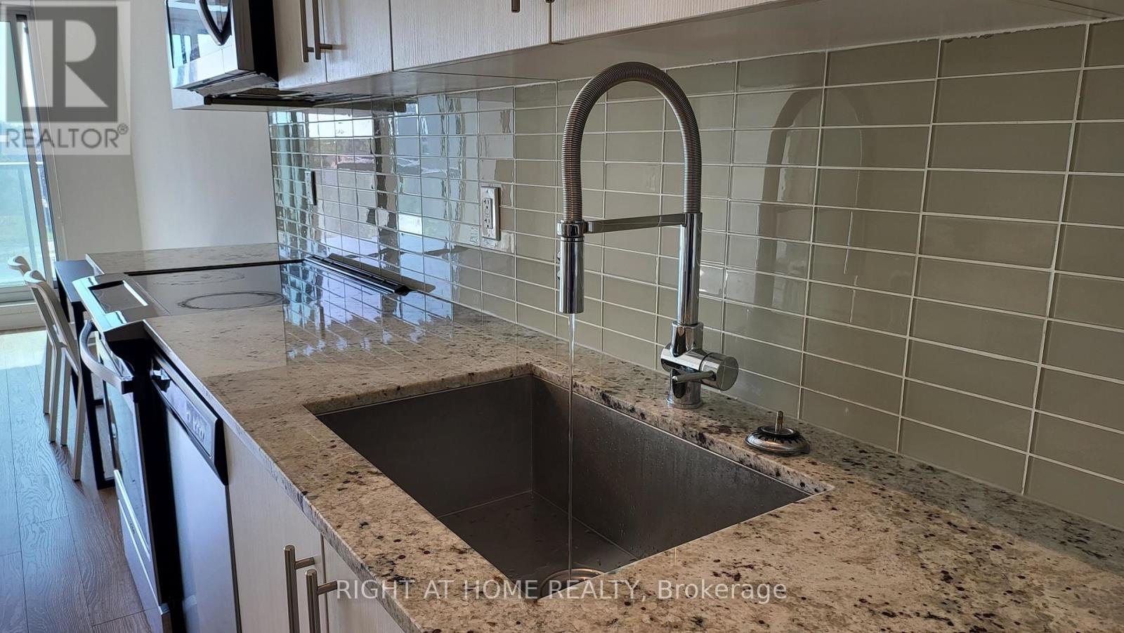 333 - 4055 Parkside Village Drive, Mississauga, Ontario  L5B 0K8 - Photo 3 - W12644388