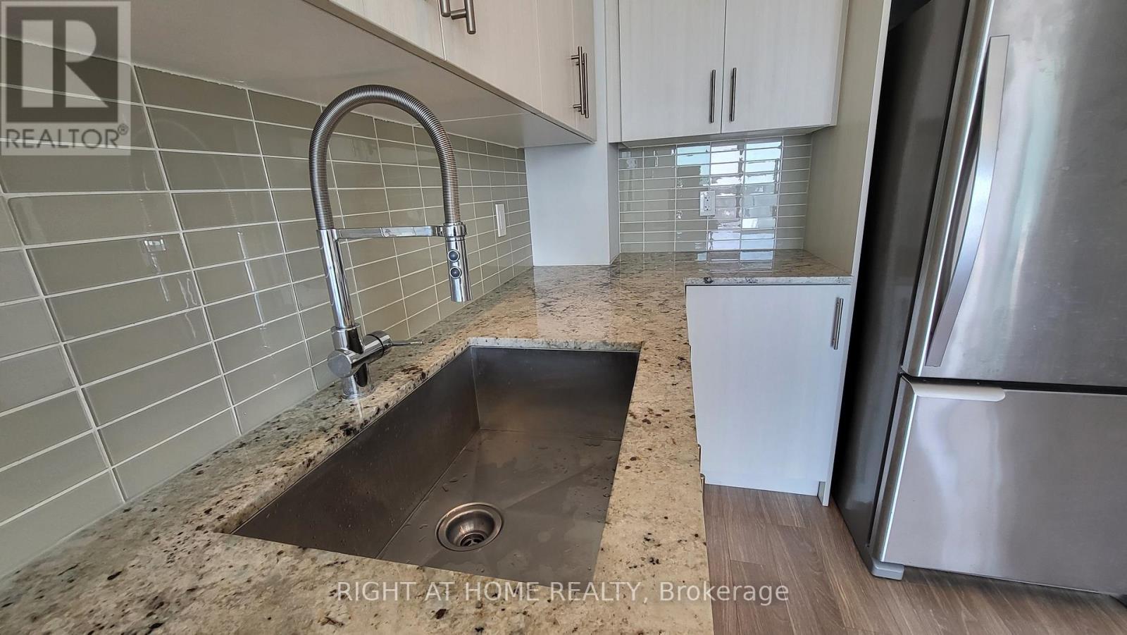 333 - 4055 Parkside Village Drive, Mississauga, Ontario  L5B 0K8 - Photo 5 - W12644388