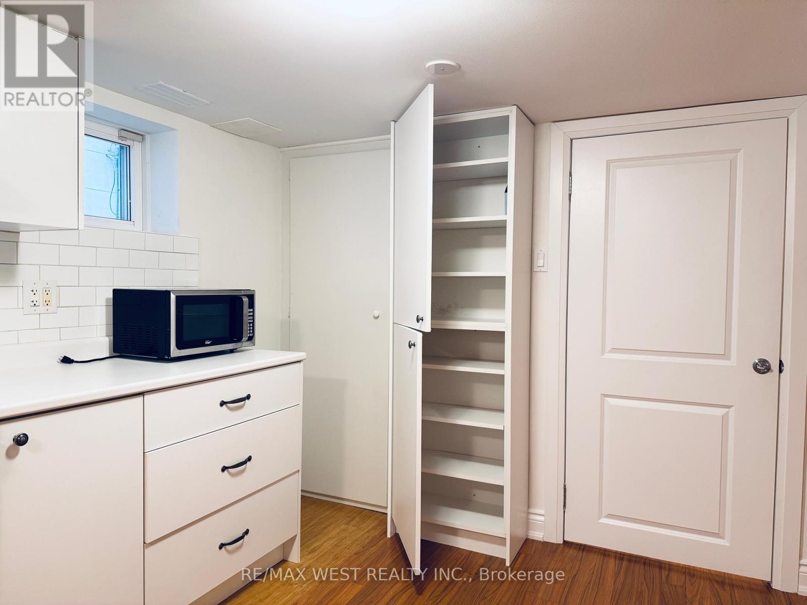 Lower - 43 Dunblaine Avenue, Toronto, Ontario  M5M 2R8 - Photo 8 - C12644394