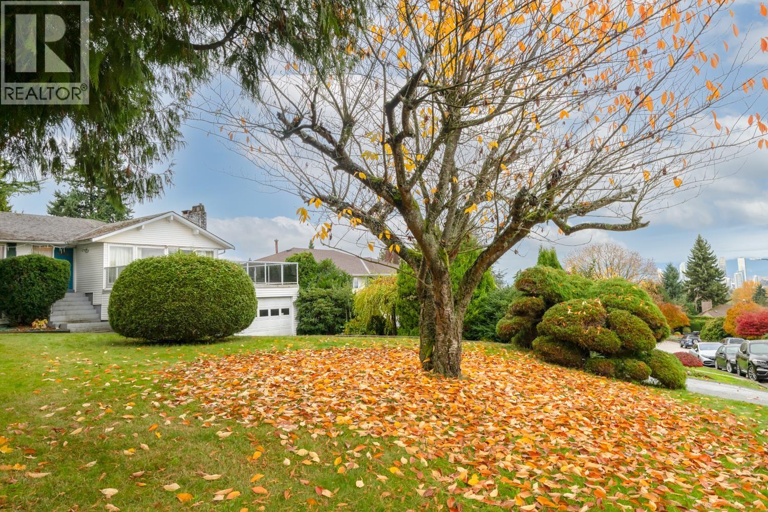 5681 Sardis Crescent, Burnaby, British Columbia  V5H 3K4 - Photo 3 - R3064891