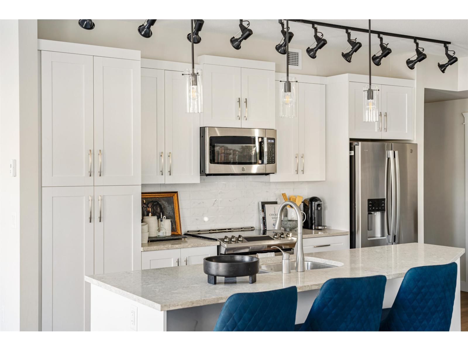 A433 8233 208b Street, Langley, British Columbia  V2Y 4M7 - Photo 2 - R3073738