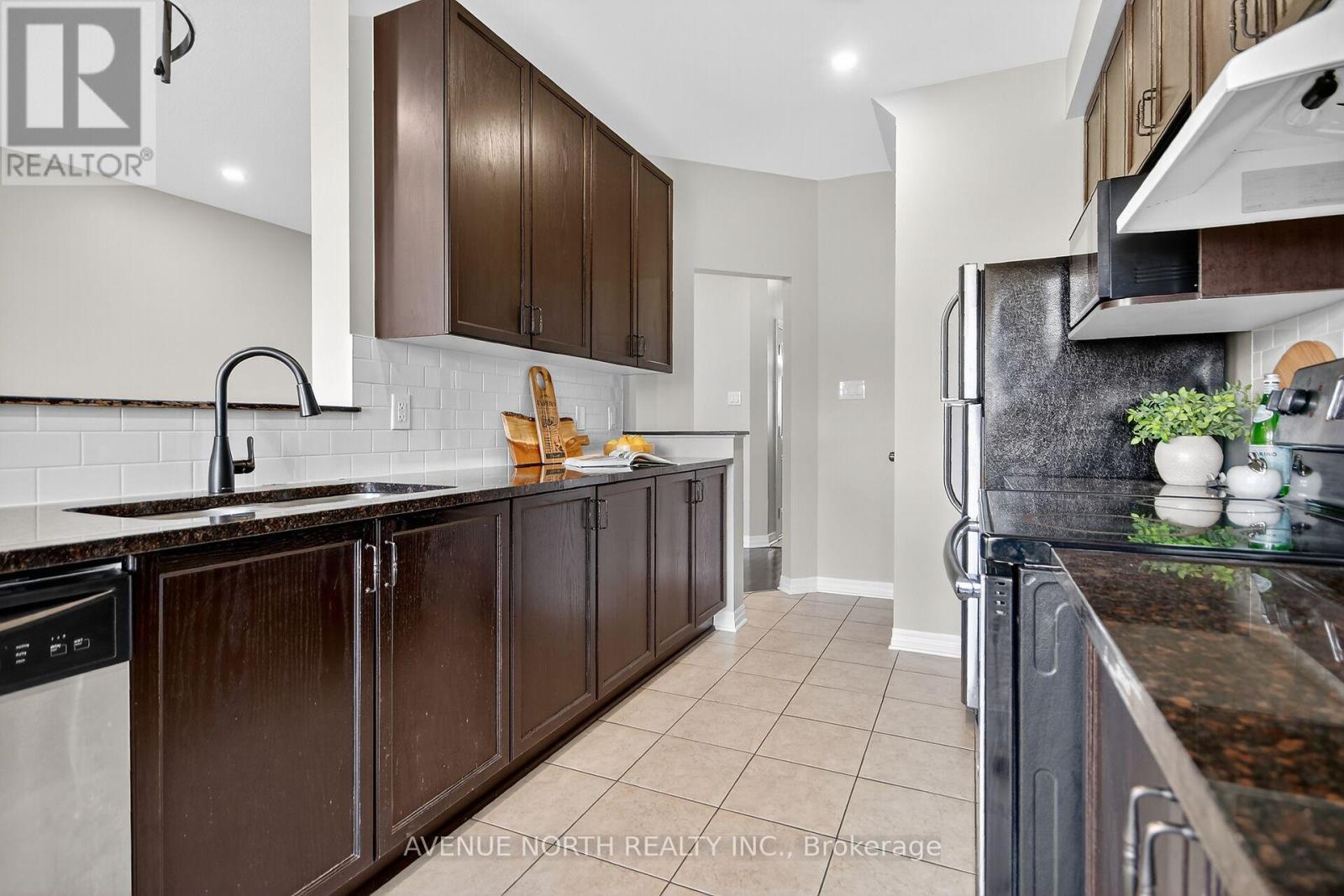 629 Sunburst Street, Ottawa, Ontario  K1T 0L1 - Photo 13 - X12522880