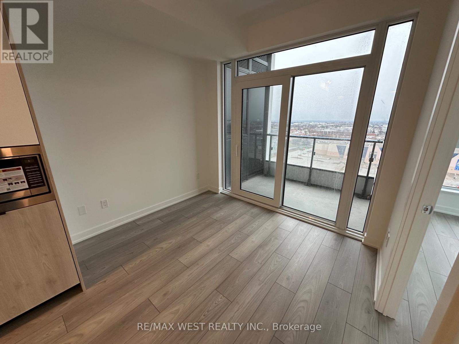 1021 - 1007 The Queensway Avenue, Toronto, Ontario  M8Z 0C6 - Photo 5 - W12636986