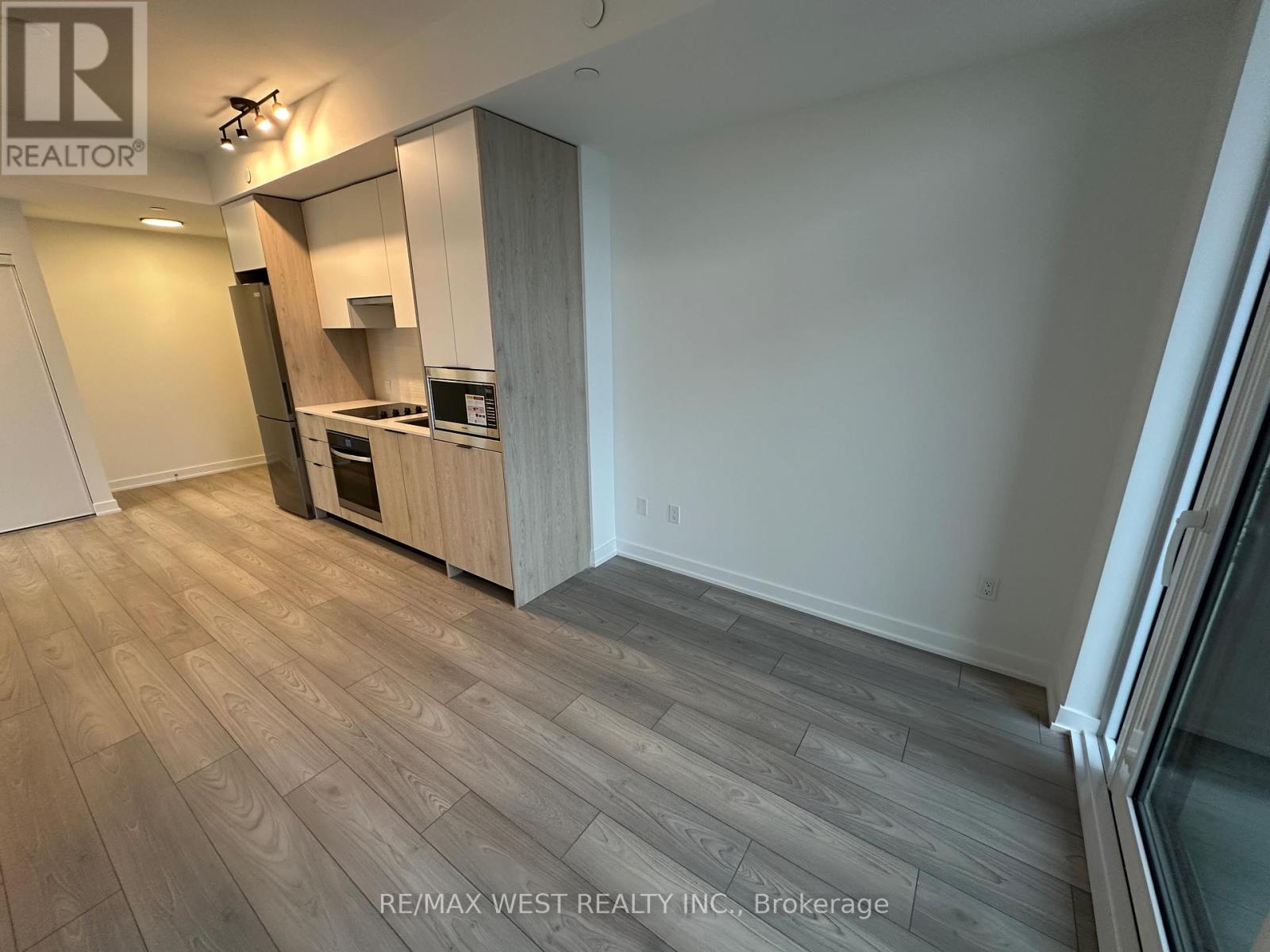 1021 - 1007 The Queensway Avenue, Toronto, Ontario  M8Z 0C6 - Photo 6 - W12636986