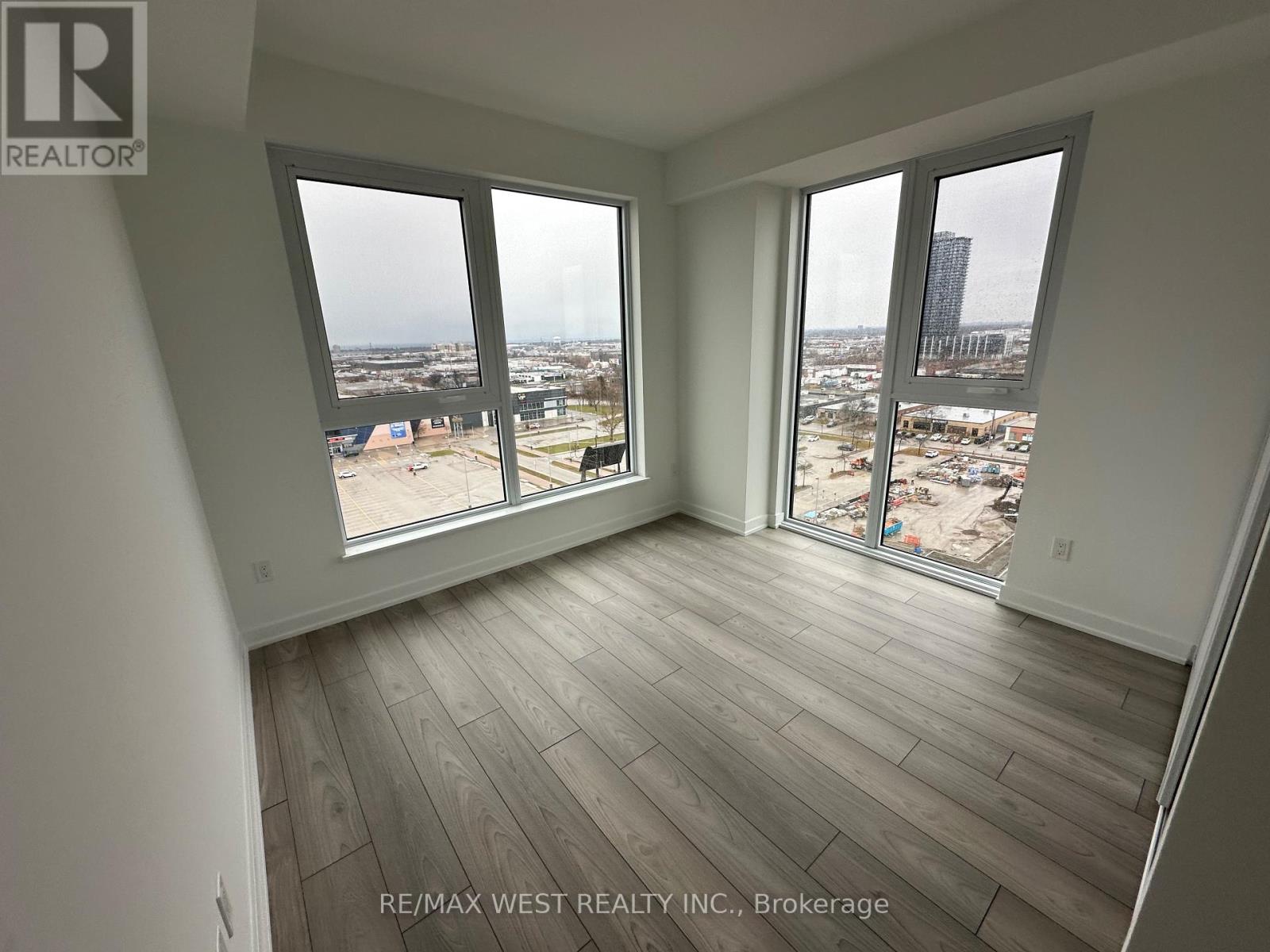 1021 - 1007 The Queensway Avenue, Toronto, Ontario  M8Z 0C6 - Photo 7 - W12636986