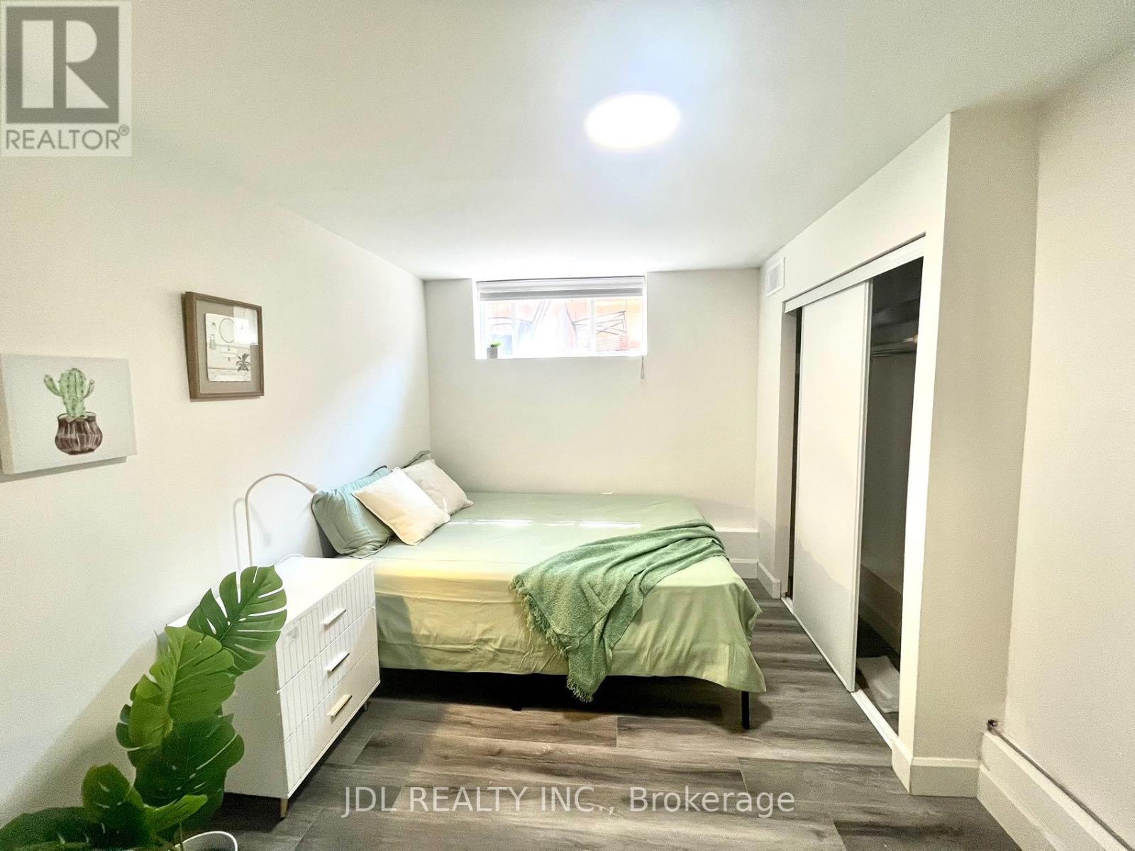 1 - 5 Sorauren Avenue, Toronto, Ontario  M6R 2C6 - Photo 25 - W12644408