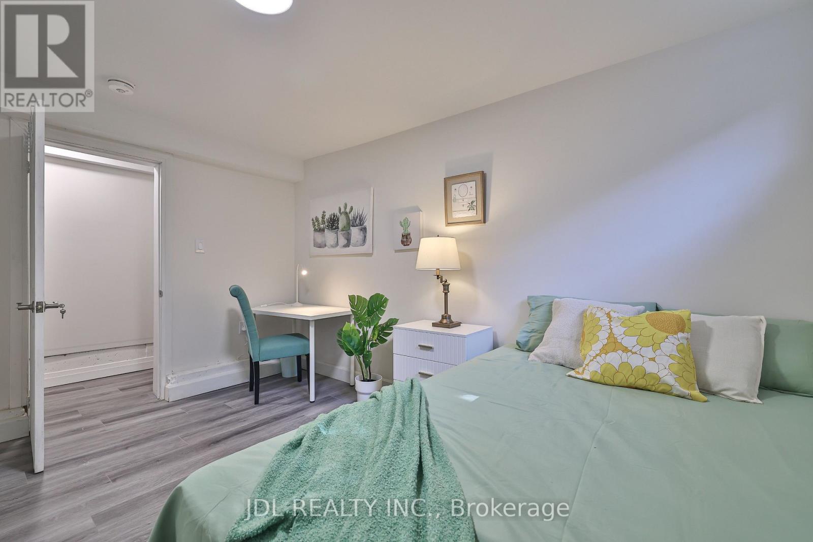 1 - 5 Sorauren Avenue, Toronto, Ontario  M6R 2C6 - Photo 5 - W12644408