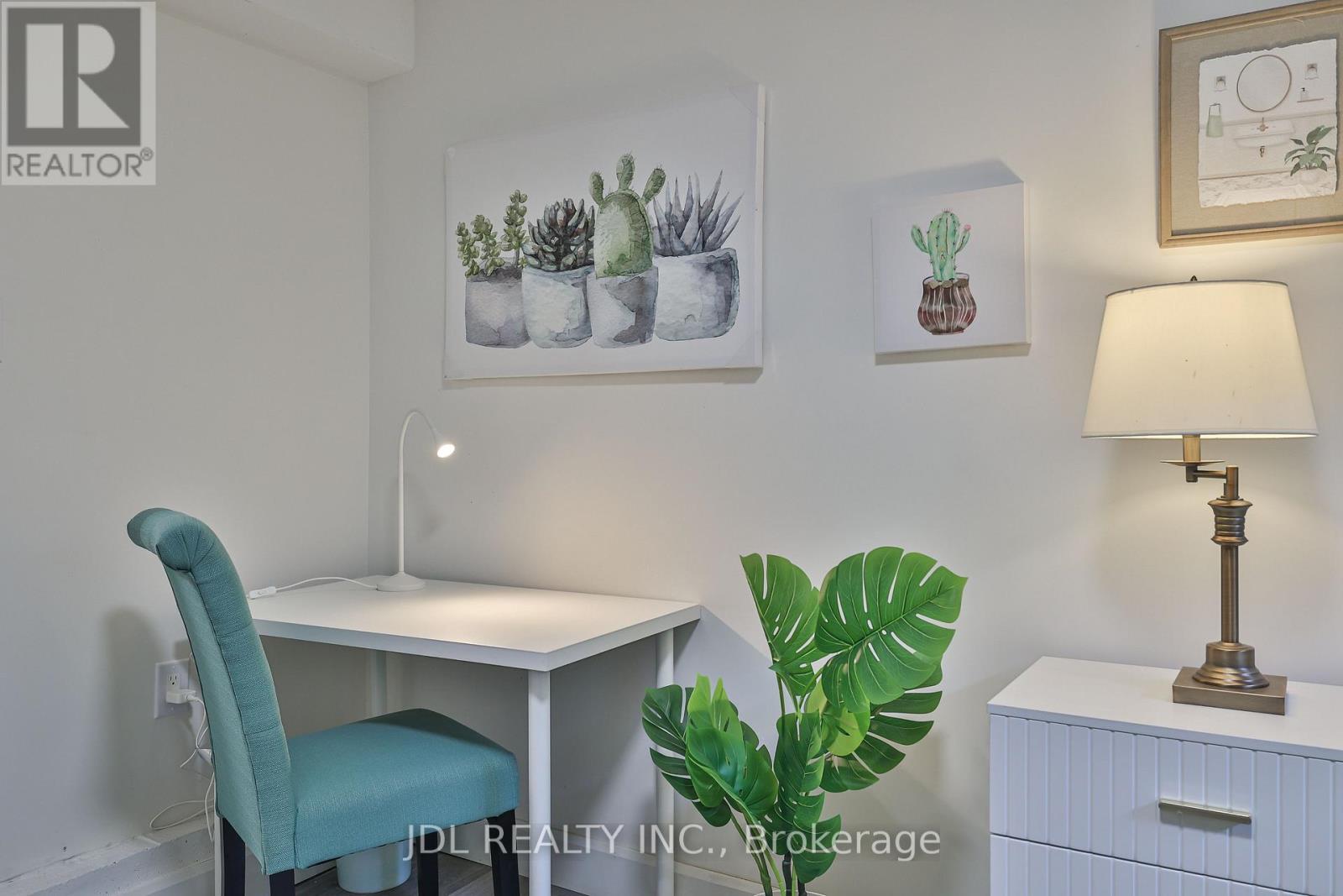 1 - 5 Sorauren Avenue, Toronto, Ontario  M6R 2C6 - Photo 6 - W12644408