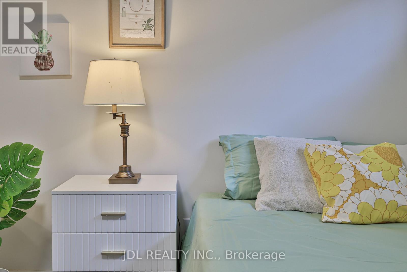 1 - 5 Sorauren Avenue, Toronto, Ontario  M6R 2C6 - Photo 7 - W12644408