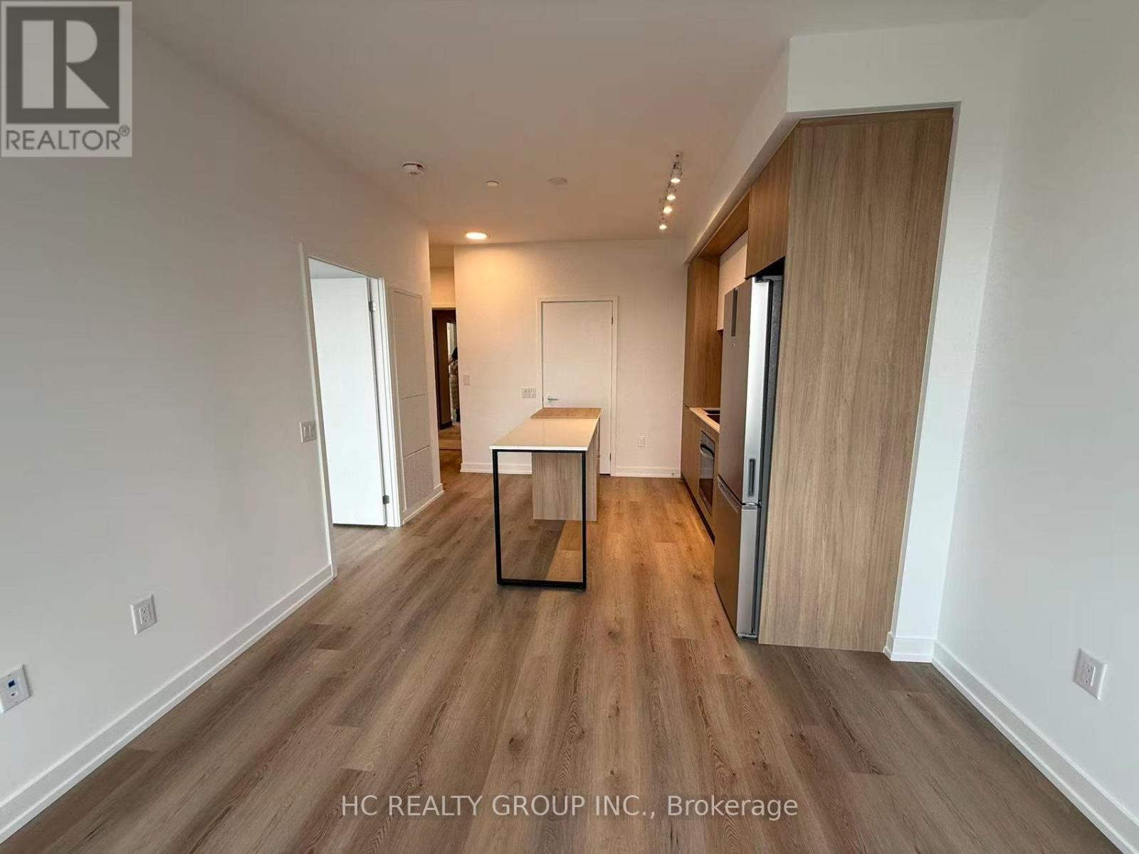 3809 - 395 Square One Drive, Mississauga, Ontario  L5B 0P6 - Photo 2 - W12644410