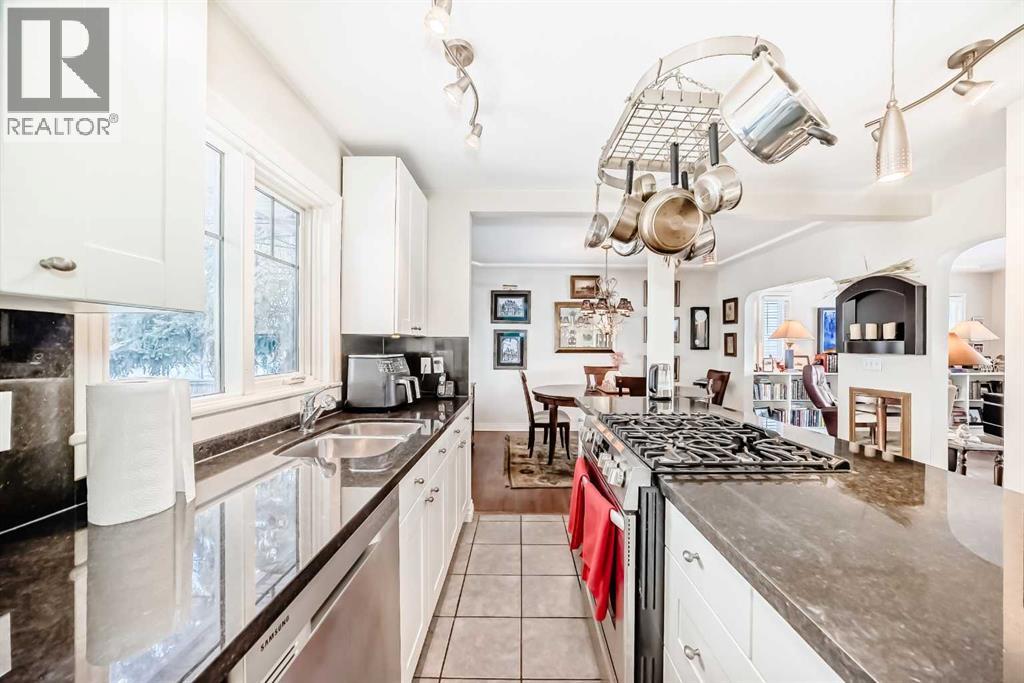 2204 25 Avenue Nw, Calgary, Alberta  T2M 2C1 - Photo 12 - A2273568