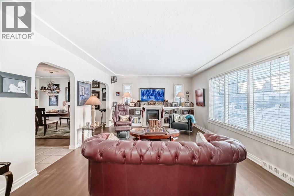 2204 25 Avenue Nw, Calgary, Alberta  T2M 2C1 - Photo 3 - A2273568