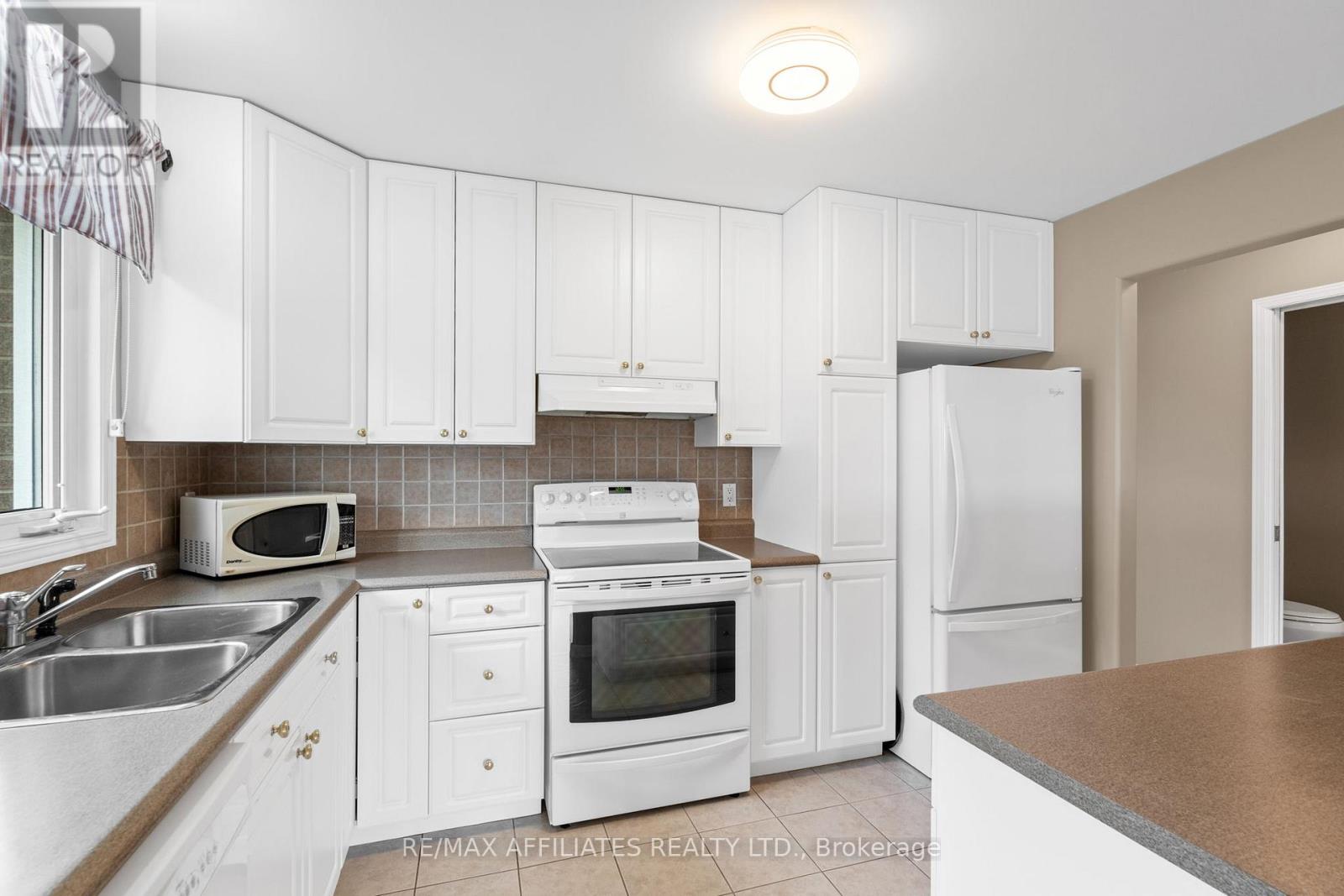 54 Dr Gordon Crescent, North Grenville, Ontario  K0G 1J0 - Photo 4 - X12548332