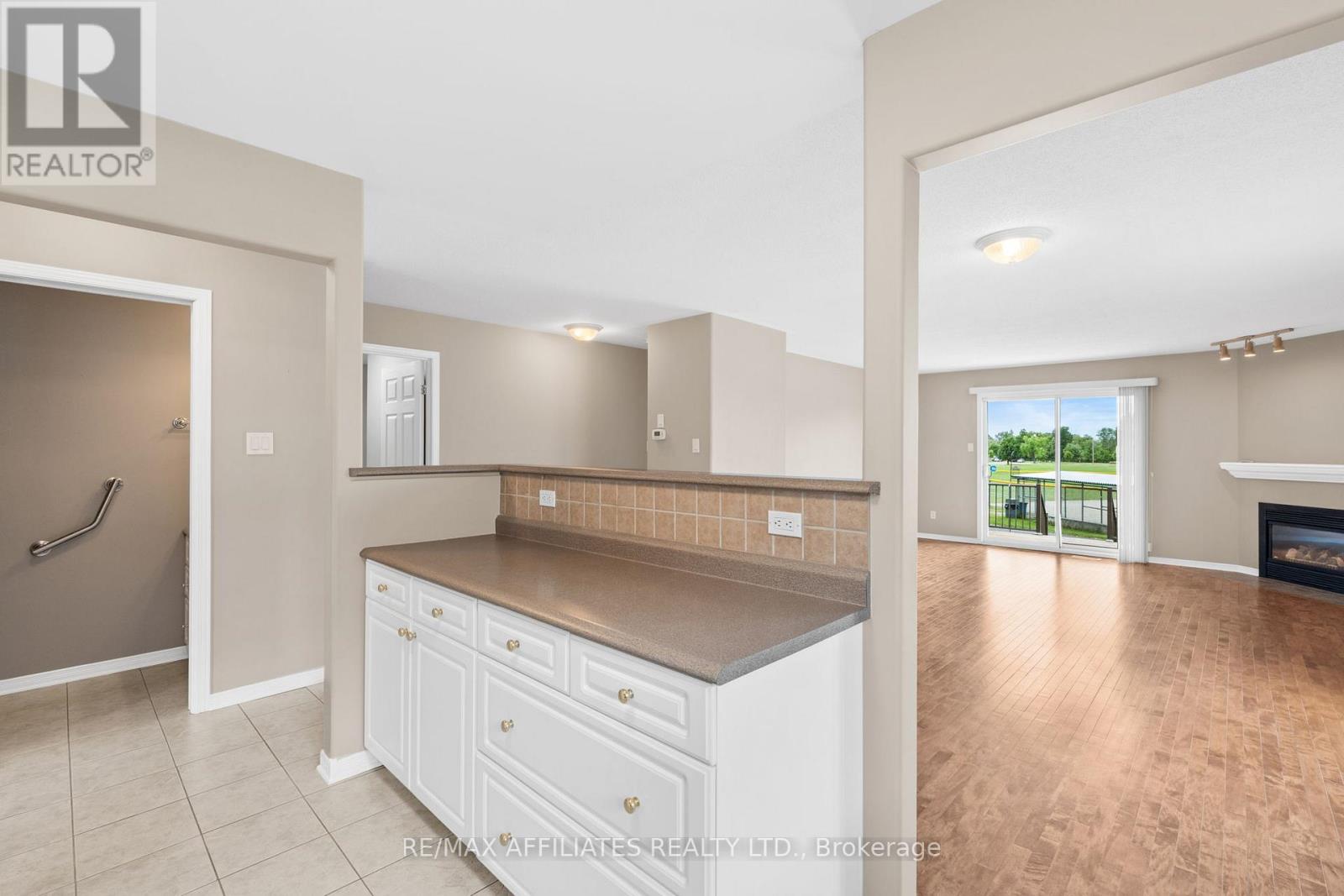 54 Dr Gordon Crescent, North Grenville, Ontario  K0G 1J0 - Photo 5 - X12548332