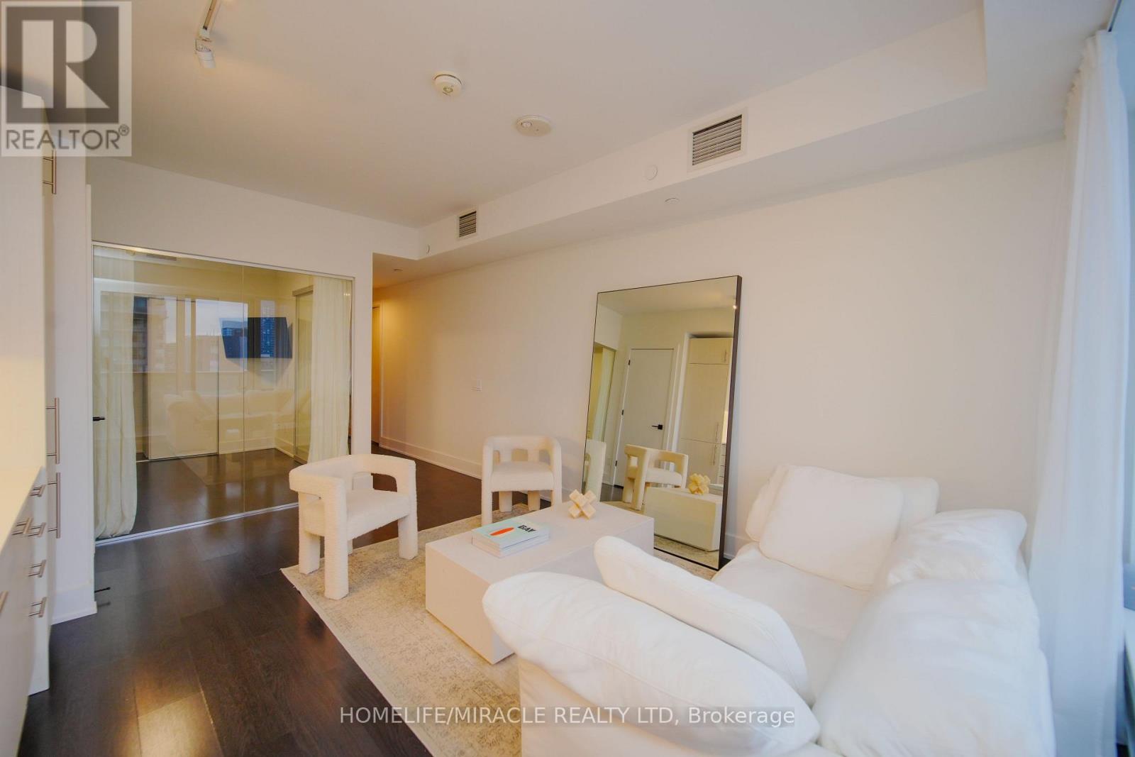 1913 - 403 CHURCH STREET, Toronto, Ontario