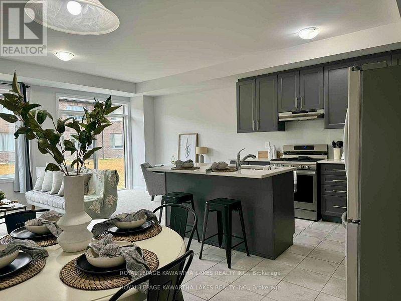 19 Keenan Street, Kawartha Lakes, Ontario  K9V 6C2 - Photo 3 - X12644470