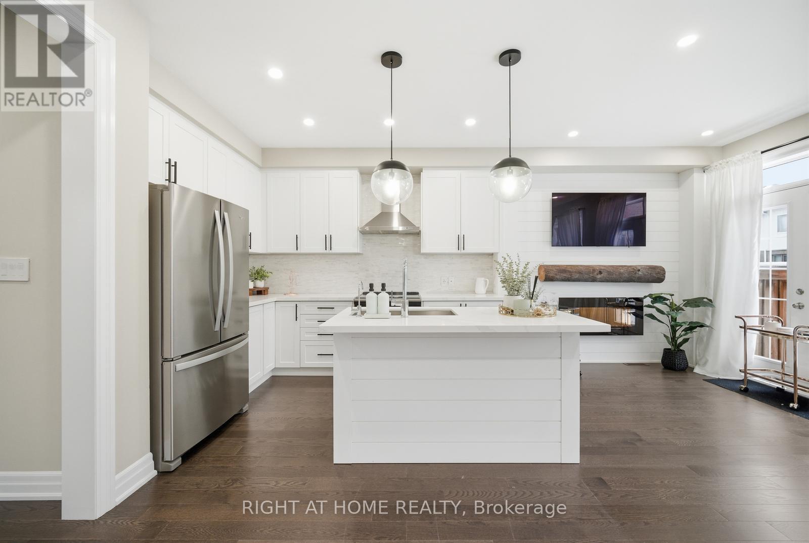 55 Clifford Crescent, New Tecumseth (Tottenham), Ontario  L0G 1W0 - Photo 2 - N12644462