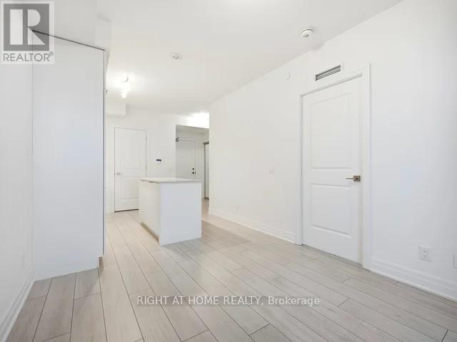 1807 - 30 Elm Street W, Mississauga, Ontario  L5B 0N6 - Photo 15 - W12640182