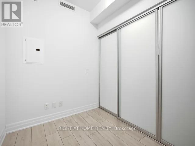1807 - 30 Elm Street W, Mississauga, Ontario  L5B 0N6 - Photo 23 - W12640182