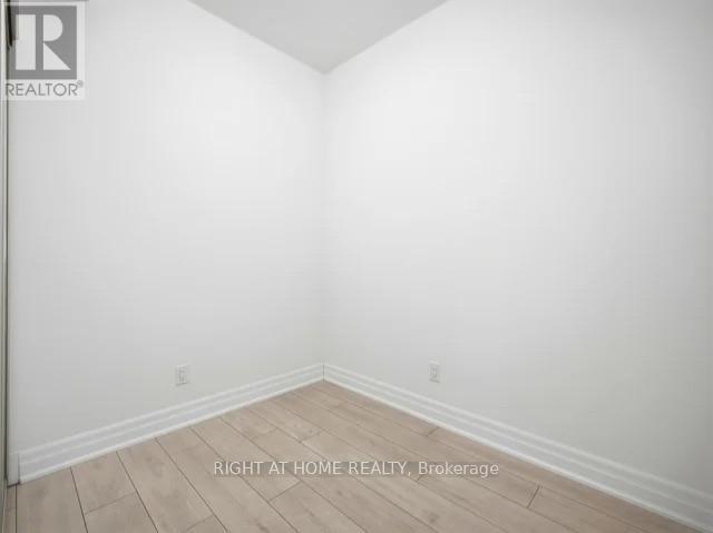 1807 - 30 Elm Street W, Mississauga, Ontario  L5B 0N6 - Photo 21 - W12640182