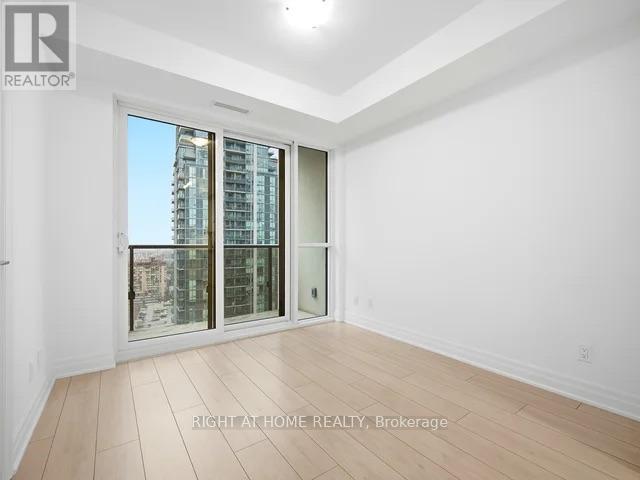 1807 - 30 Elm Street W, Mississauga, Ontario  L5B 0N6 - Photo 13 - W12640182