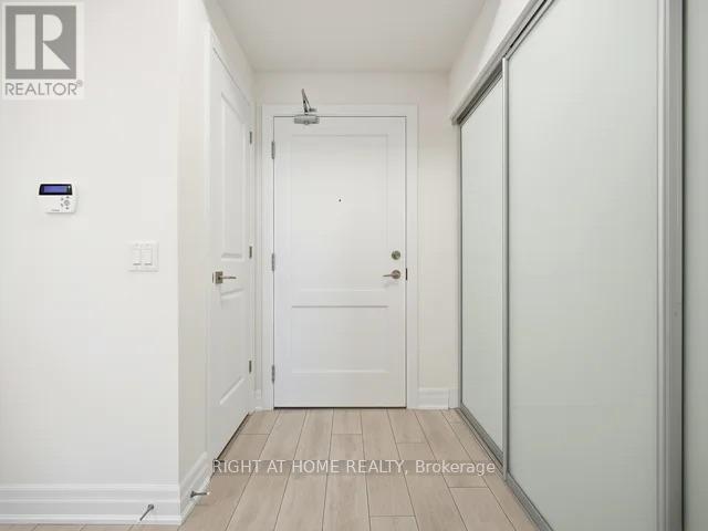 1807 - 30 Elm Street W, Mississauga, Ontario  L5B 0N6 - Photo 5 - W12640182