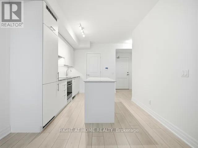 1807 - 30 Elm Street W, Mississauga, Ontario  L5B 0N6 - Photo 9 - W12640182