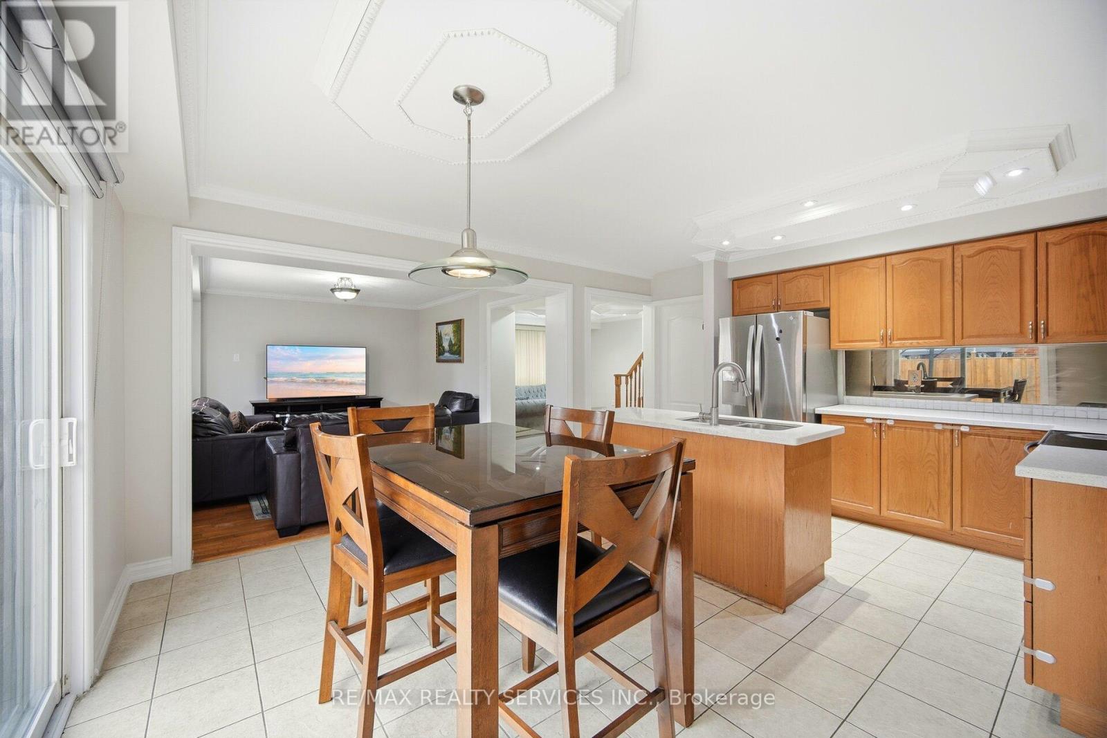 244 Brisdale Drive, Brampton, Ontario  L7A 2T3 - Photo 15 - W12644456