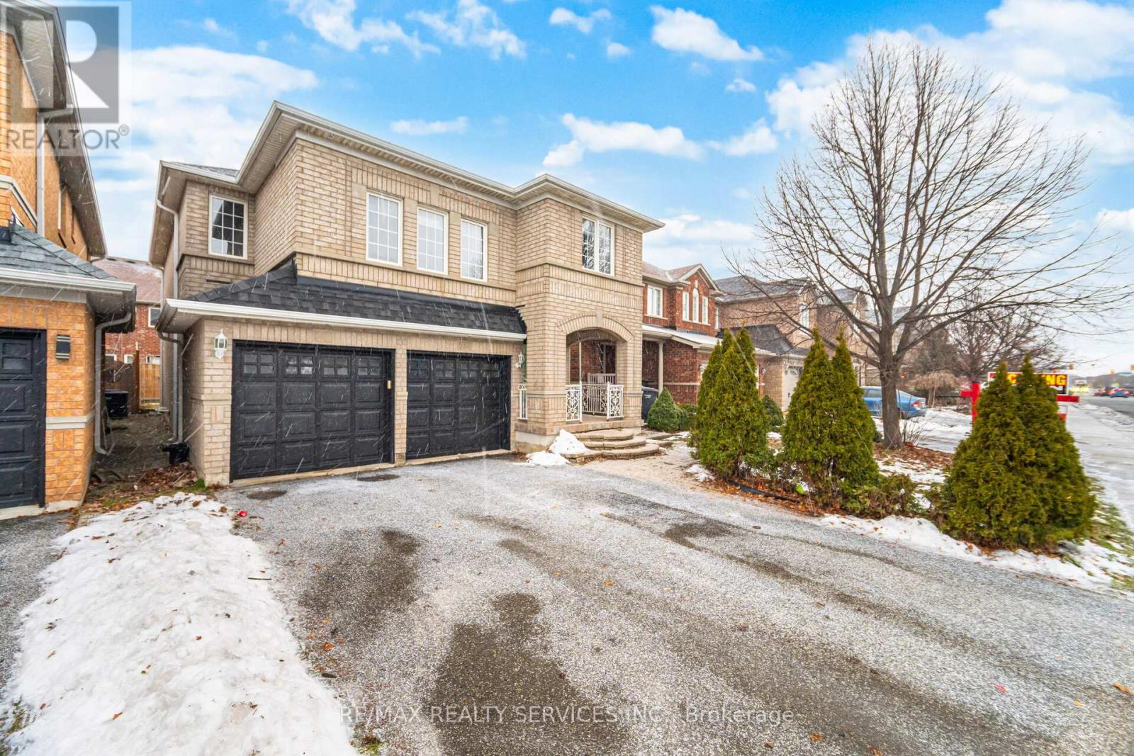 244 Brisdale Drive, Brampton, Ontario  L7A 2T3 - Photo 2 - W12644456