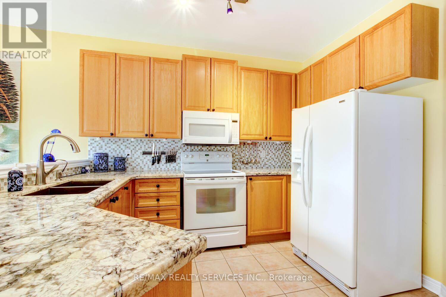 47 Collingwood Avenue, Brampton, Ontario  L7A 1L7 - Photo 14 - W12644472