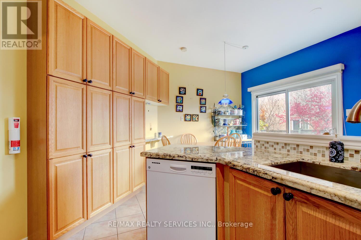 47 Collingwood Avenue, Brampton, Ontario  L7A 1L7 - Photo 18 - W12644472