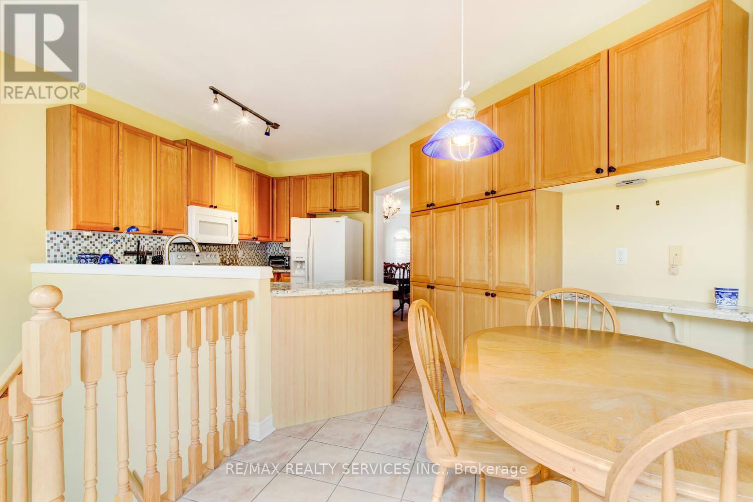 47 Collingwood Avenue, Brampton, Ontario  L7A 1L7 - Photo 21 - W12644472