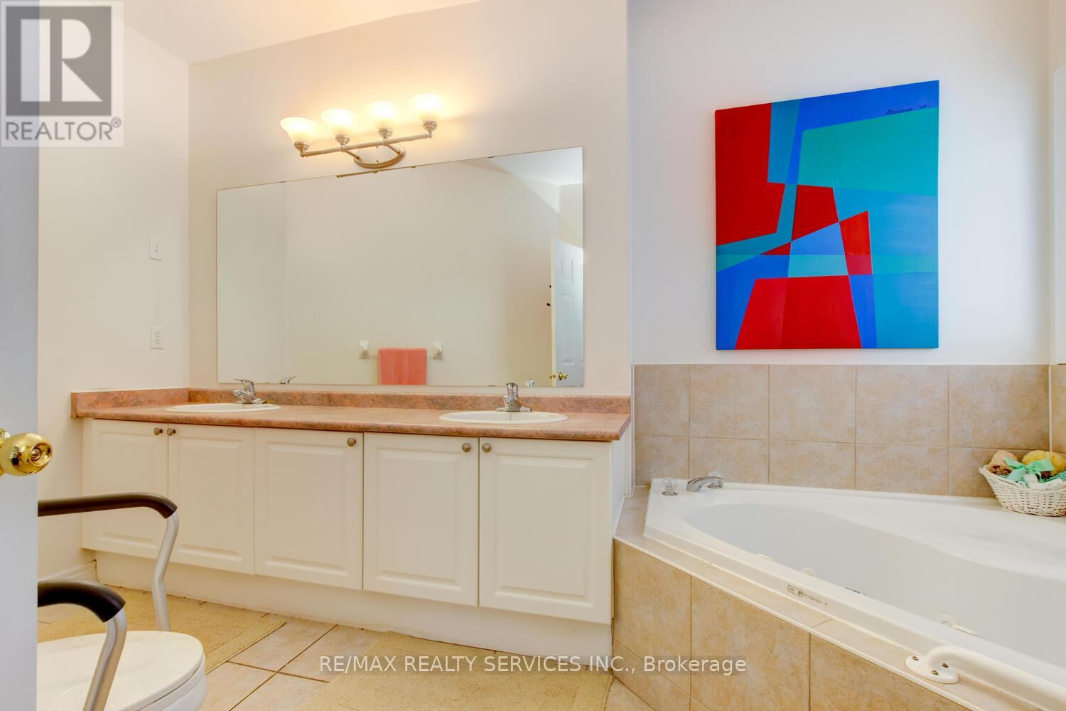 47 Collingwood Avenue, Brampton, Ontario  L7A 1L7 - Photo 24 - W12644472