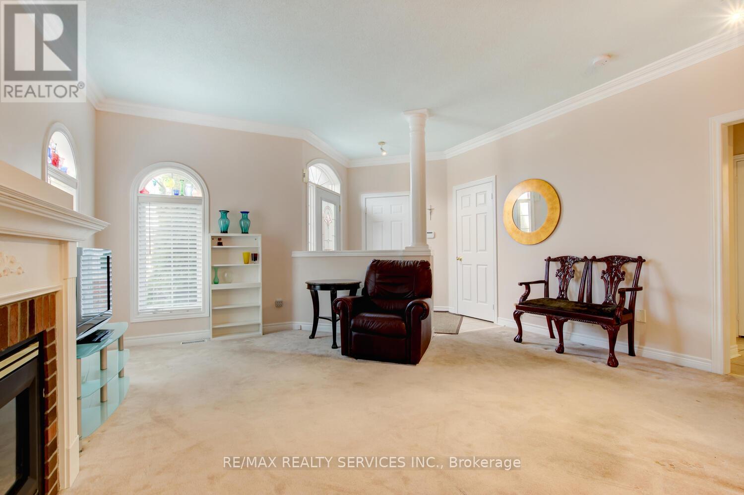 47 Collingwood Avenue, Brampton, Ontario  L7A 1L7 - Photo 6 - W12644472