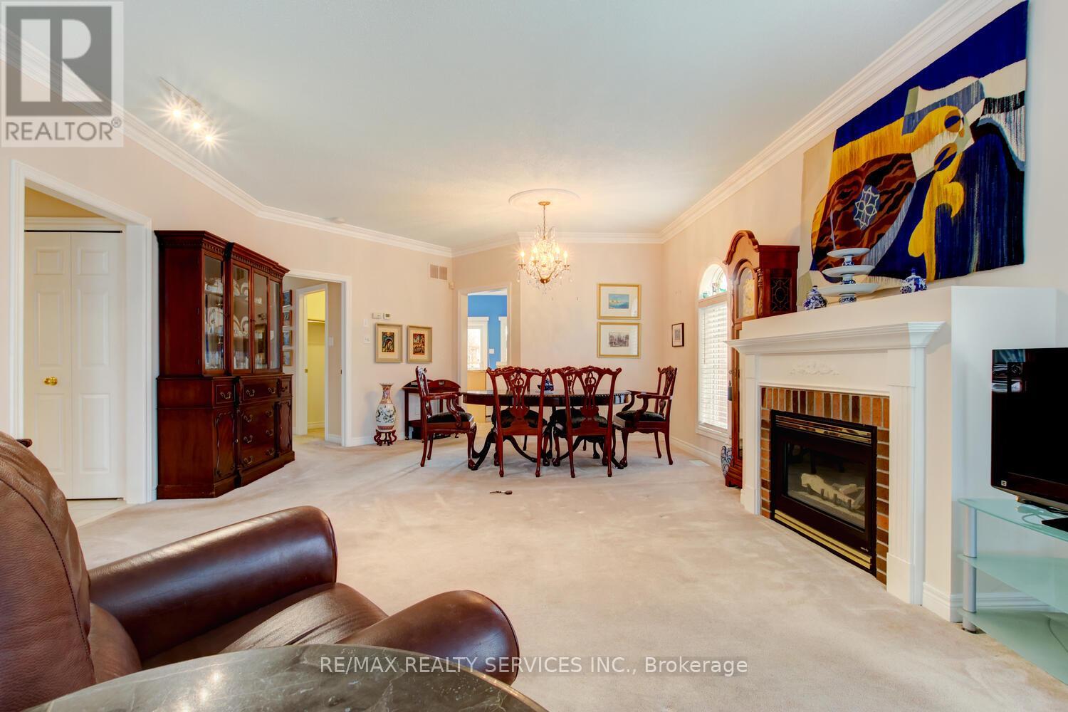 47 Collingwood Avenue, Brampton, Ontario  L7A 1L7 - Photo 7 - W12644472