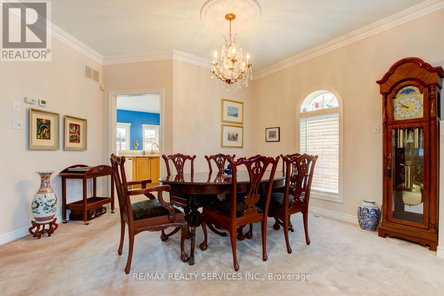 47 Collingwood Avenue, Brampton, Ontario  L7A 1L7 - Photo 9 - W12644472