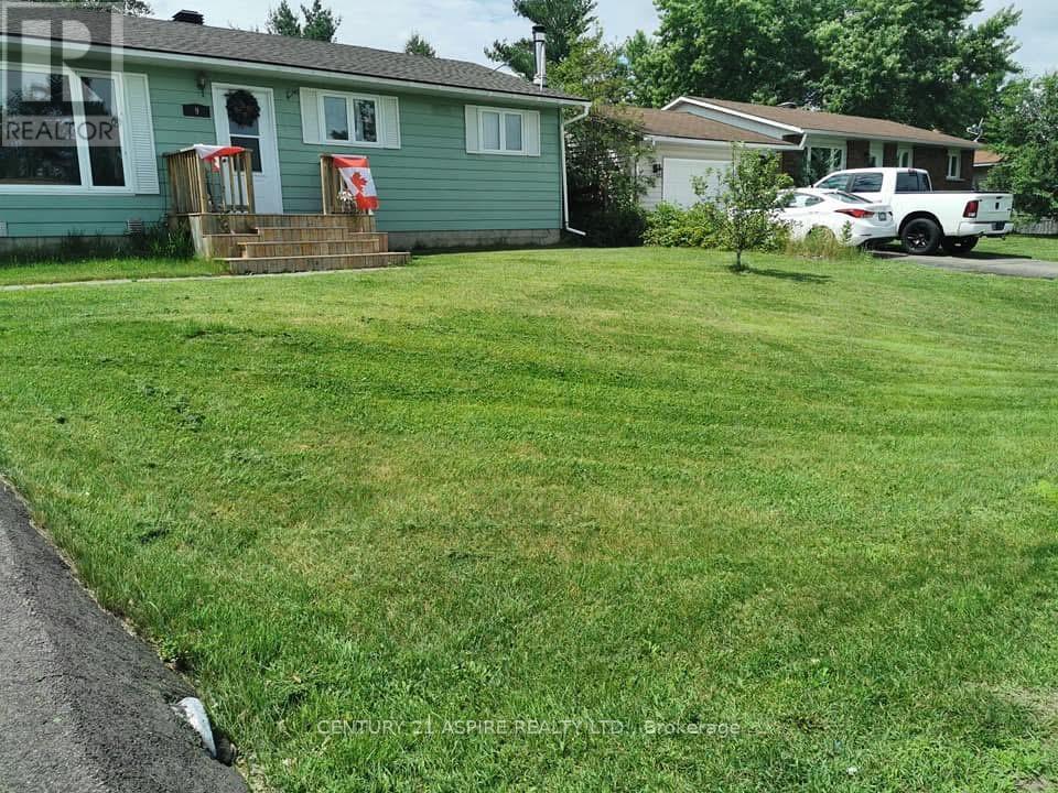 9 James Street, Petawawa, Ontario  K8H 3B4 - Photo 6 - X12642430