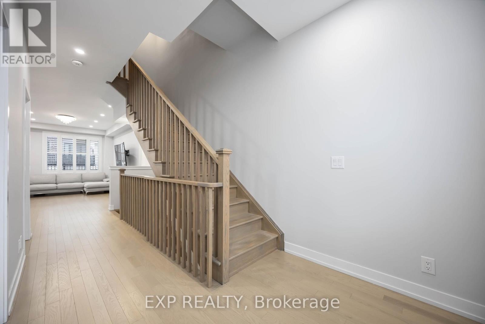 22 Guardhouse Crescent, Markham, Ontario  L6C 3J8 - Photo 5 - N12644498