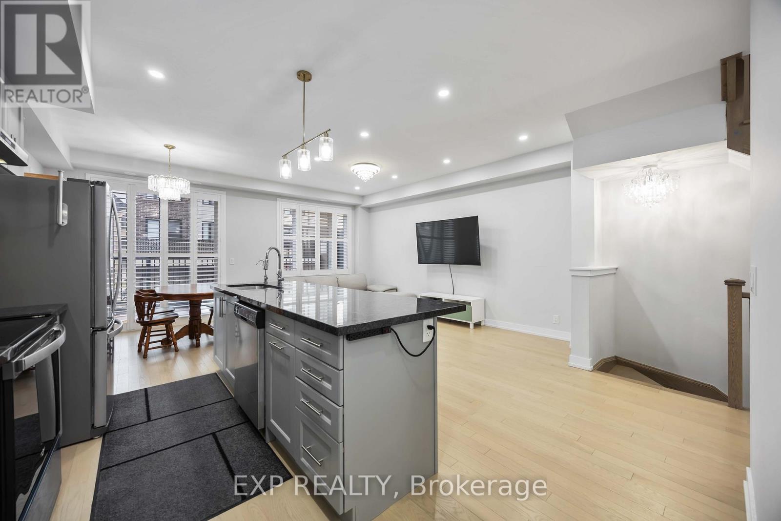 22 Guardhouse Crescent, Markham, Ontario  L6C 3J8 - Photo 6 - N12644498