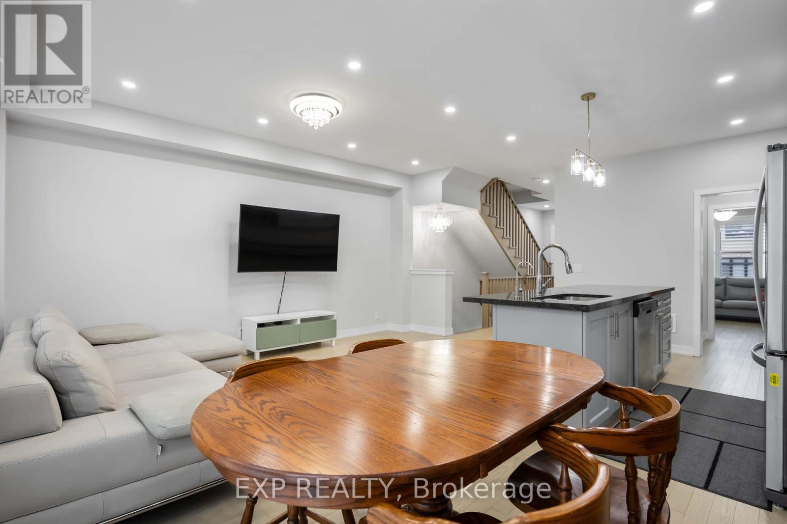 22 Guardhouse Crescent, Markham, Ontario  L6C 3J8 - Photo 9 - N12644498