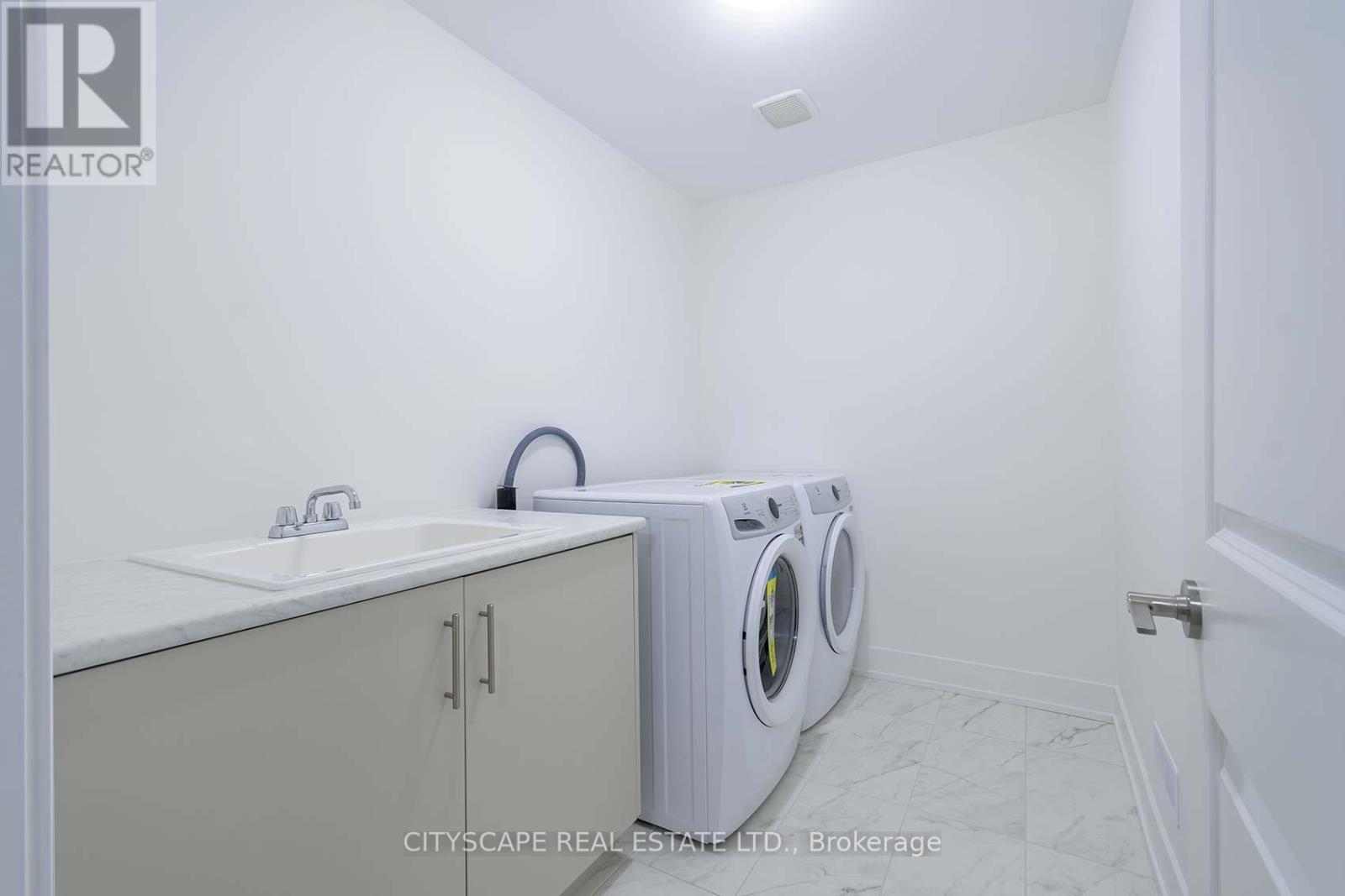 3079 Robert Lamb Boulevard, Oakville, Ontario  L6H 8B7 - Photo 28 - W12643666