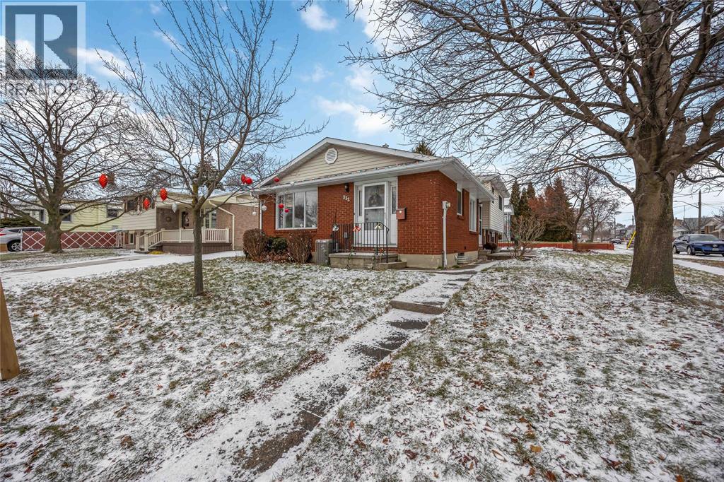 332 Exmouth Street, Sarnia, Ontario  N7T 5N3 - Photo 1 - 25031847