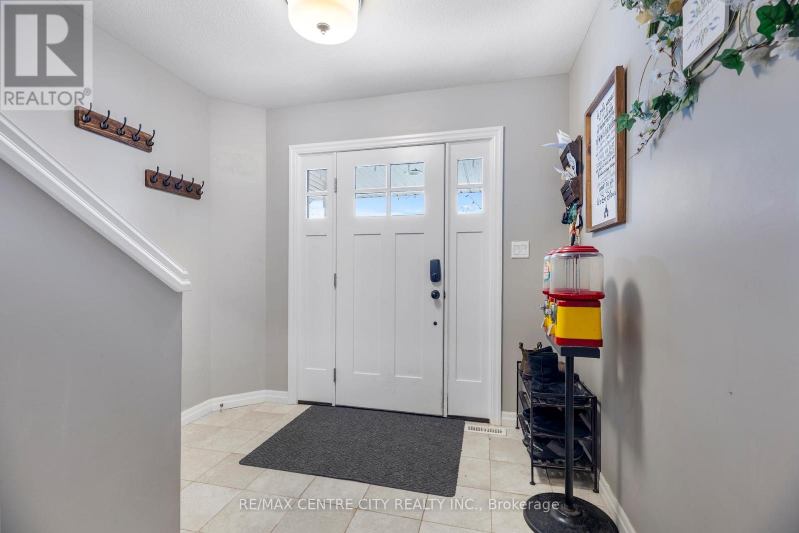 45 Charter Creek Court, St. Thomas, Ontario  N5R 0L2 - Photo 4 - X12644514