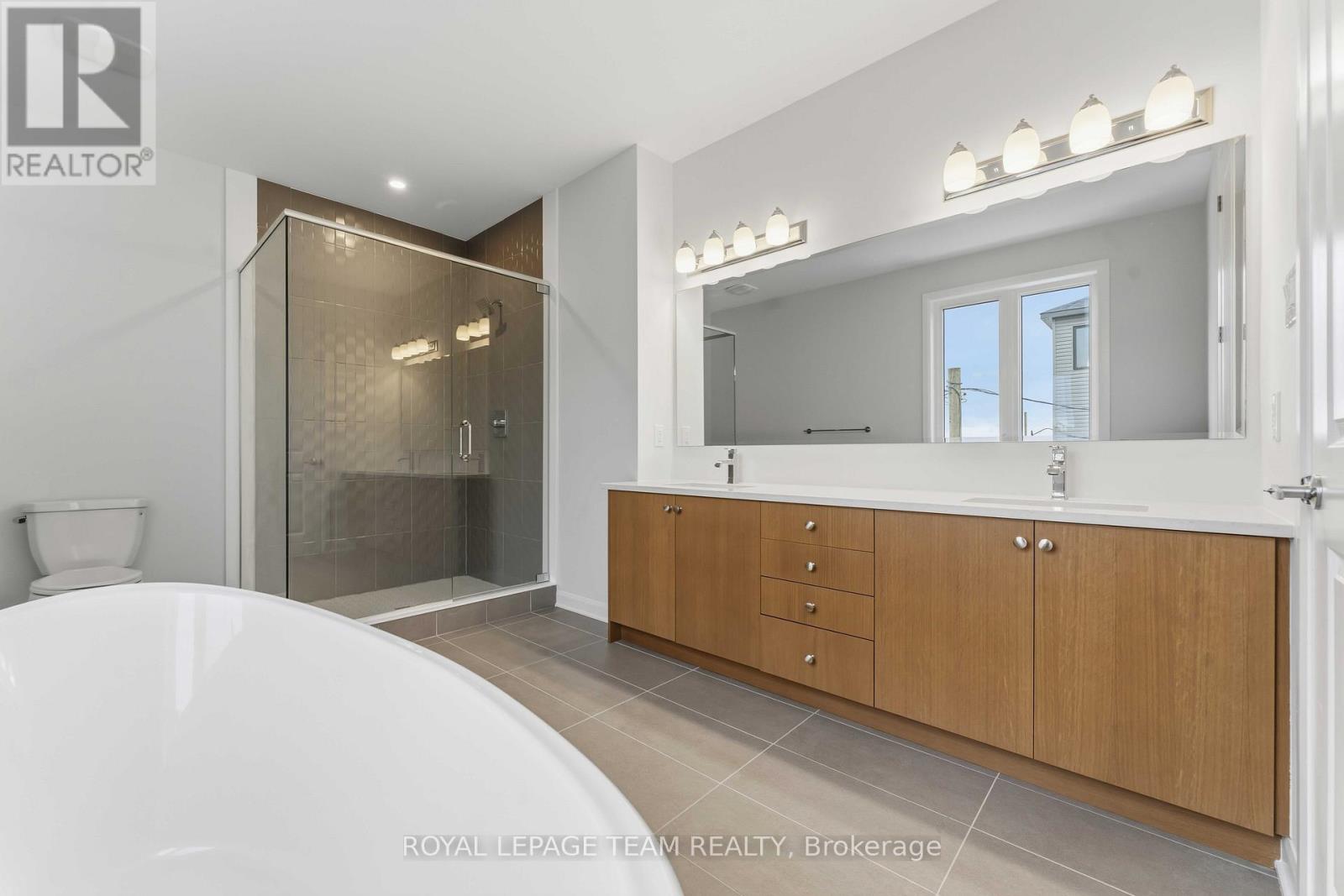 39 Osler Street, Ottawa, Ontario  K2W 0L9 - Photo 12 - X12145429