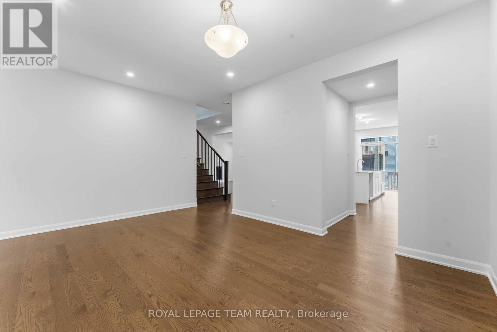 39 Osler Street, Ottawa, Ontario  K2W 0L9 - Photo 3 - X12145429