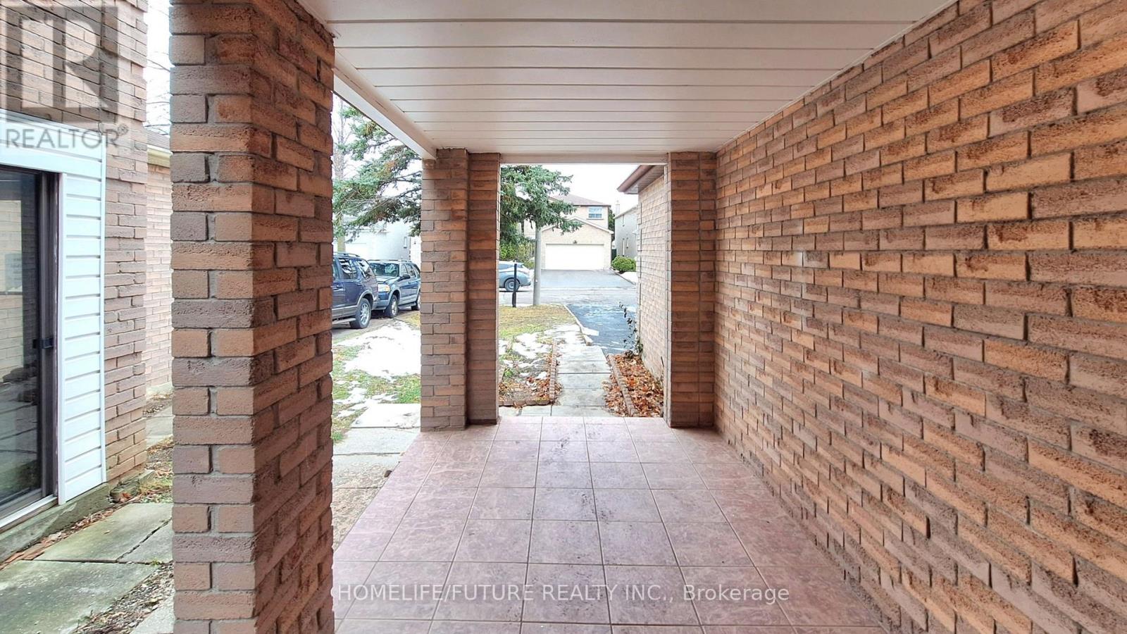 129 Northolt Crescent, Markham, Ontario  L3R 6N9 - Photo 3 - N12644508