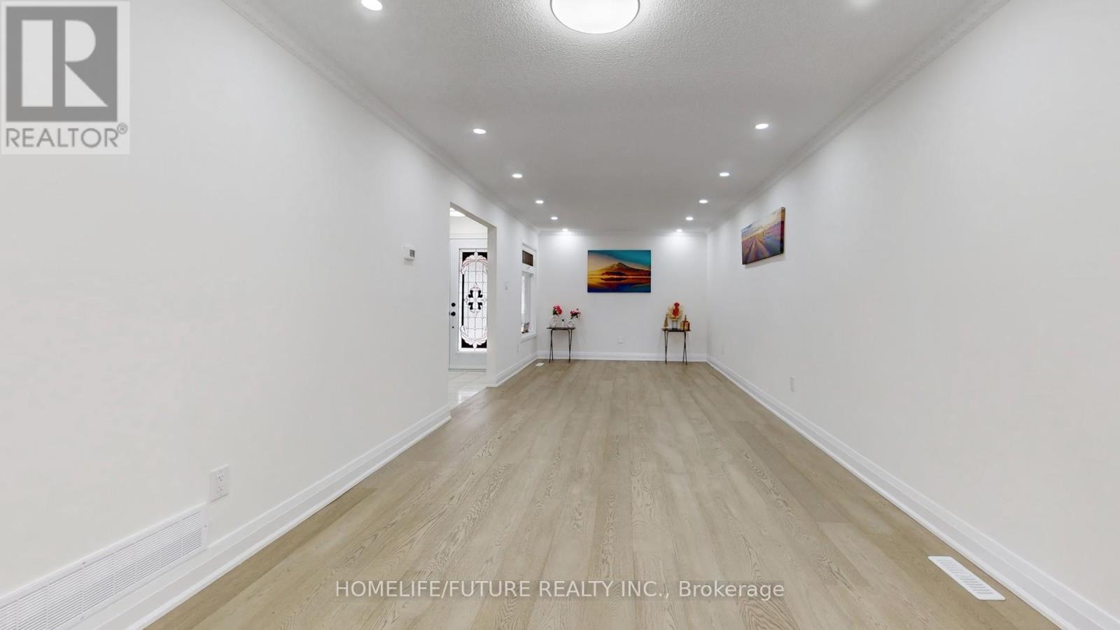 129 Northolt Crescent, Markham, Ontario  L3R 6N9 - Photo 5 - N12644508