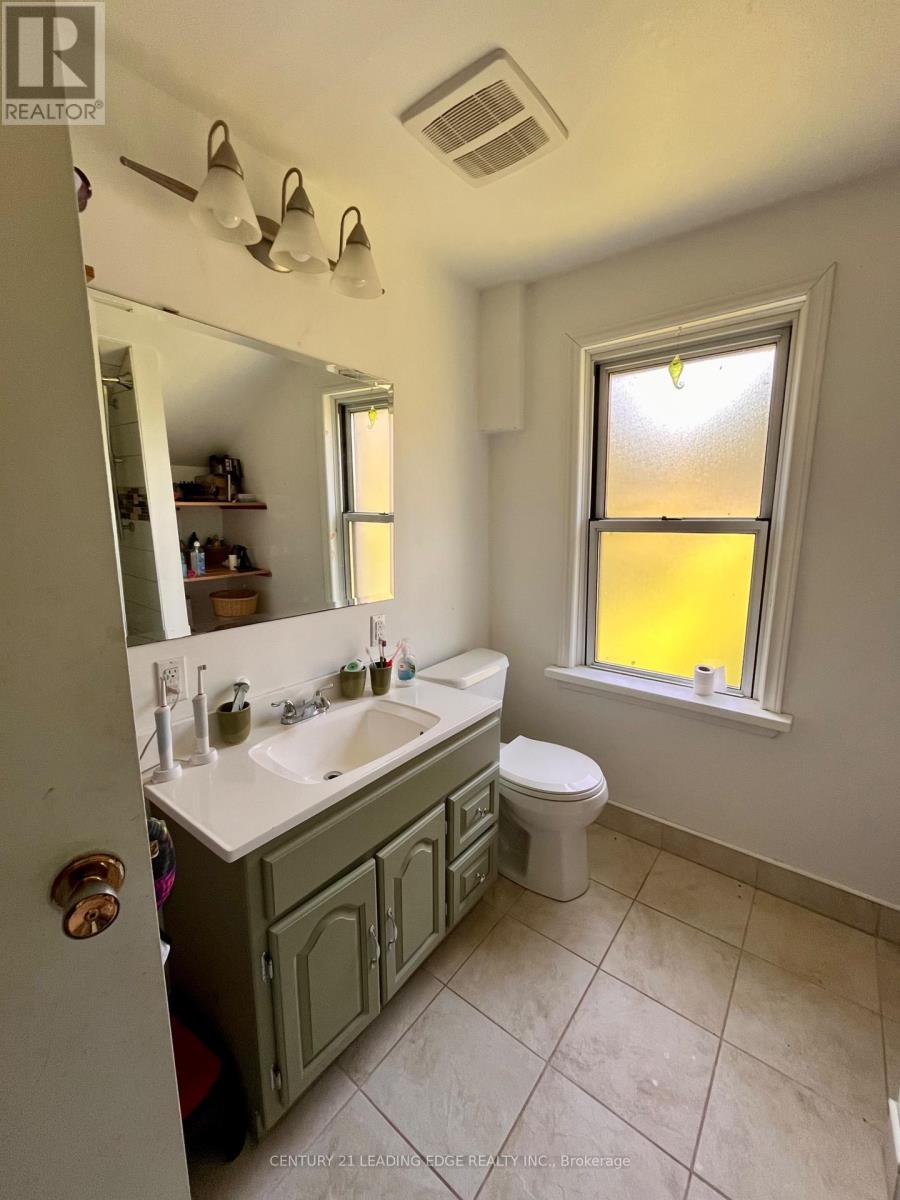 2014 Foxboro Stirling Road, Quinte West (Sidney Ward), Ontario  K0K 3E0 - Photo 12 - X12238058