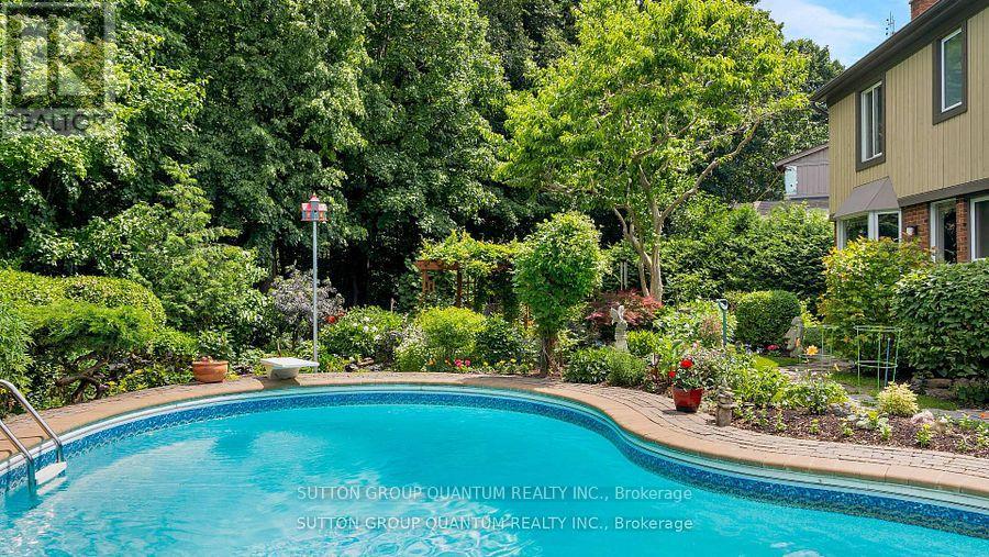 2977 Inlake Court, Mississauga, Ontario  L5N 2A4 - Photo 5 - W12644534