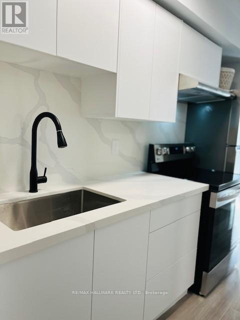 4 - 2961 Lakeshore Boulevard W, Toronto, Ontario  M8V 1Y5 - Photo 9 - W12644538